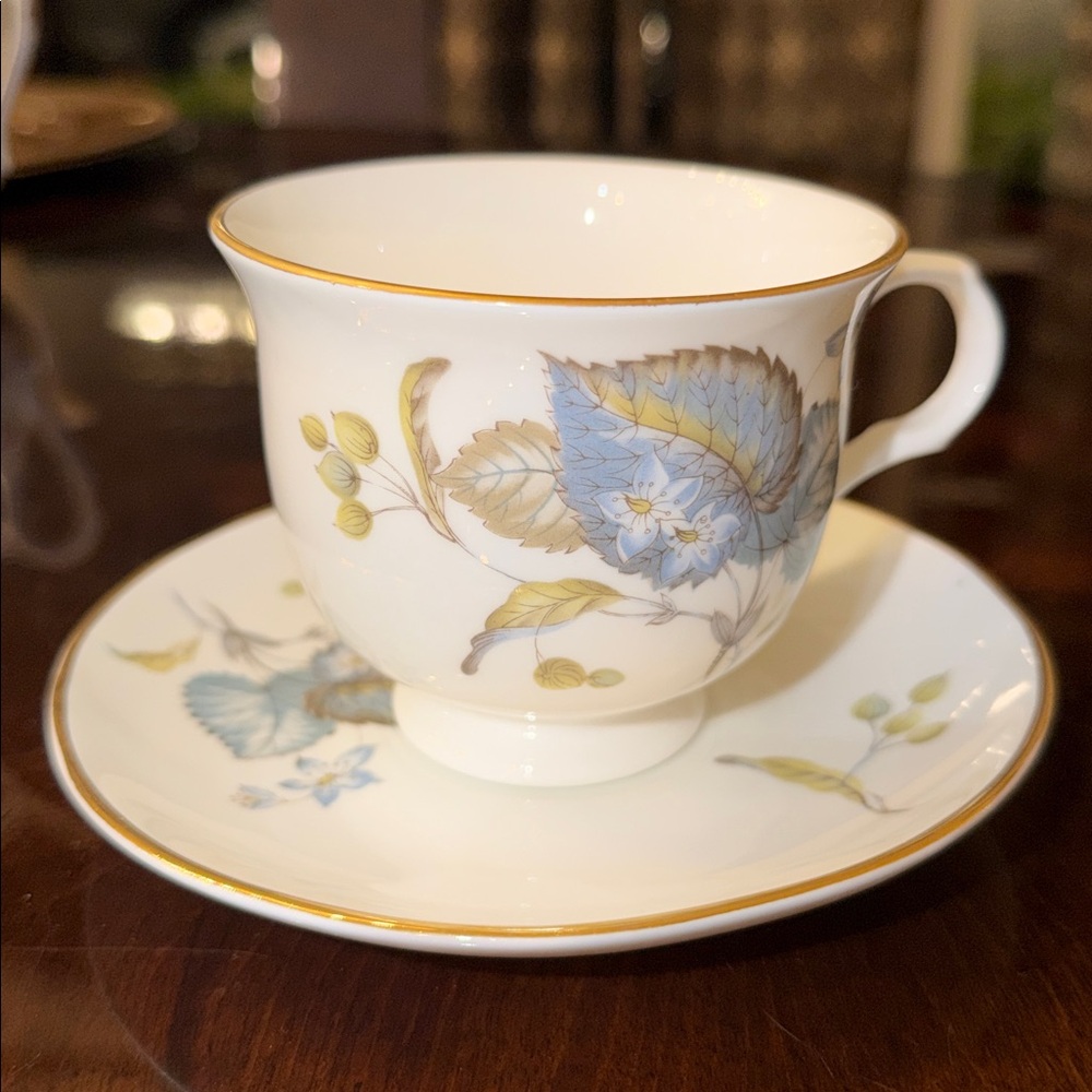 Vintage Regency Fine Bone China
Teacup Tea Cup & Saucer Blue
Flowers